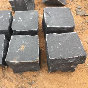 G684 Basalt cobble stone paving stone